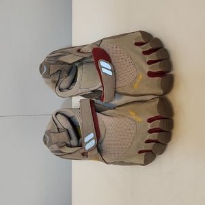 Vibram toe shoes